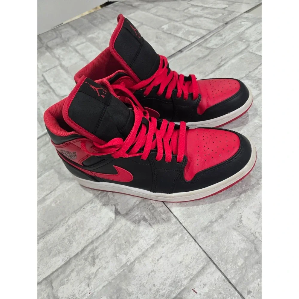 Air Jordan‎ 1 AJ1 Sz 9 Mid Bred Black Fire Red Sneakers DQ8426-060